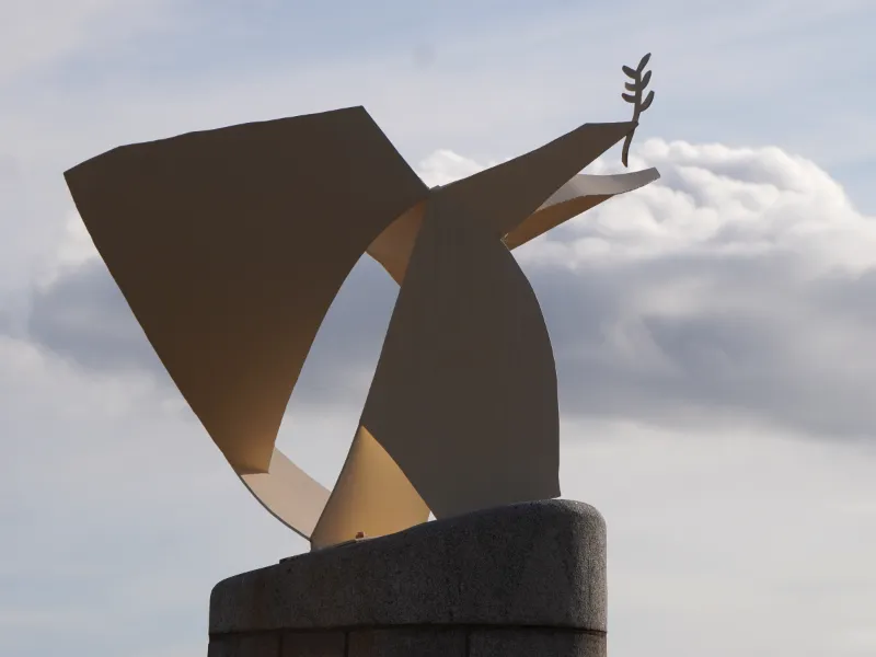Sculpture du front de mer de Saint-Nazaire, sur son socle de granit
